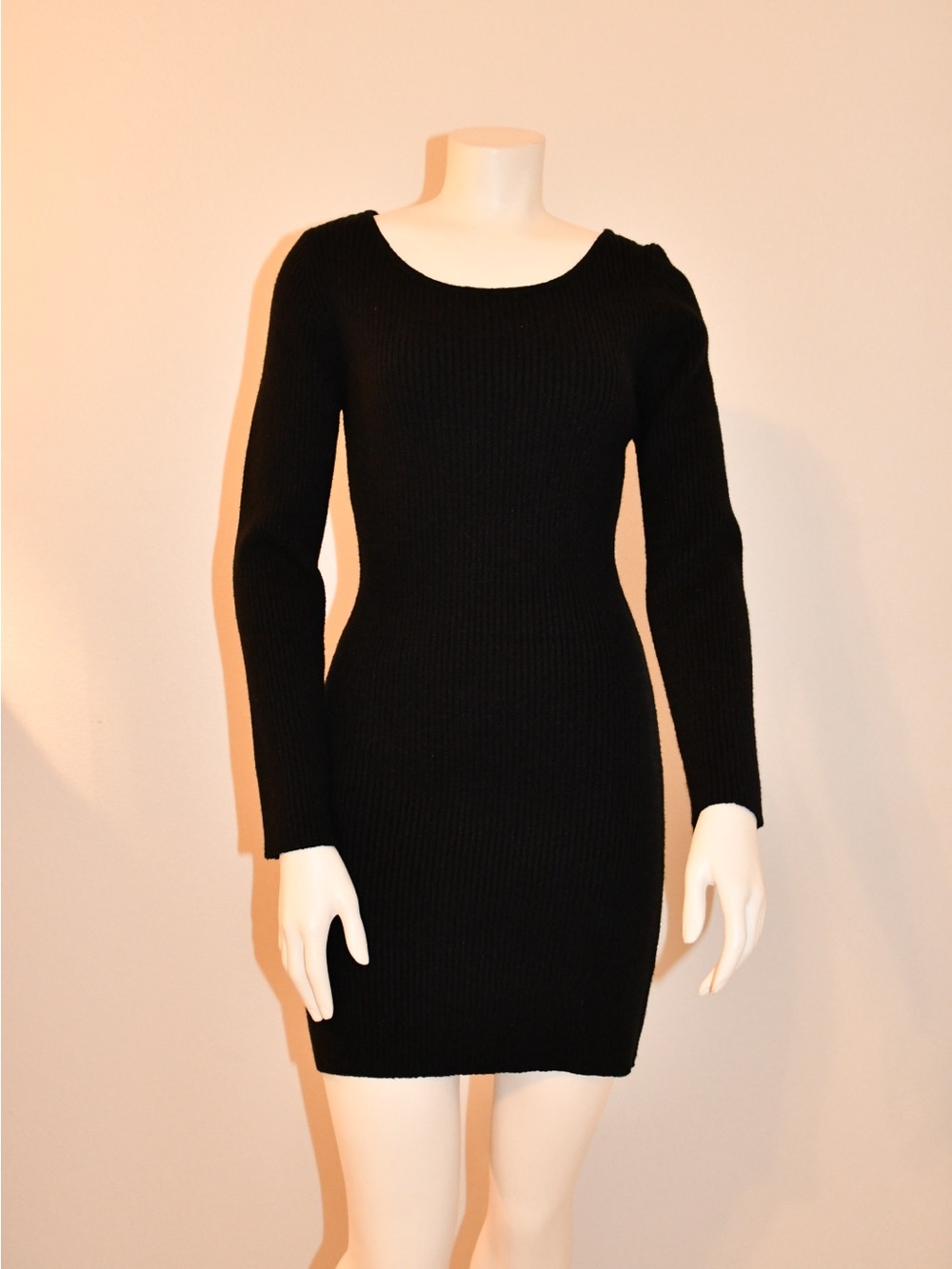Women’s sleek Black Long-Sleeve Ribbed Knit Dress medium